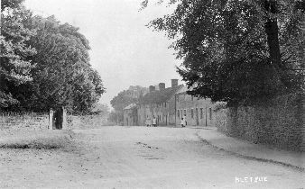 Bletsoe main street looking south, c1907 Image Copyright © 2002. All rights reserved.